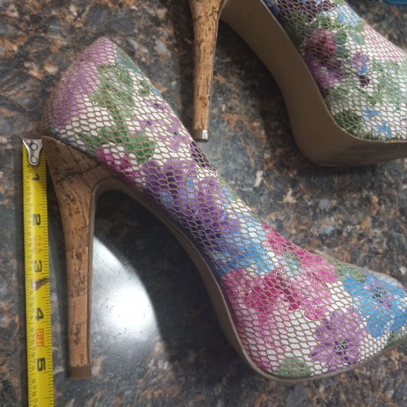 Torta Caliente Heels - Picture 10 of 13